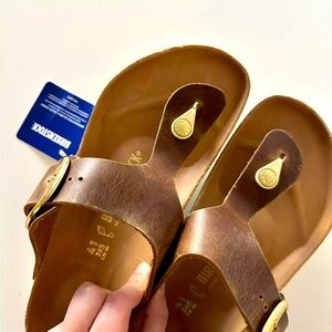 Birkenstock Gizeh BIG BUCKLE oiled caramel brown leather. SIZE WOMENS 10-10.5/41